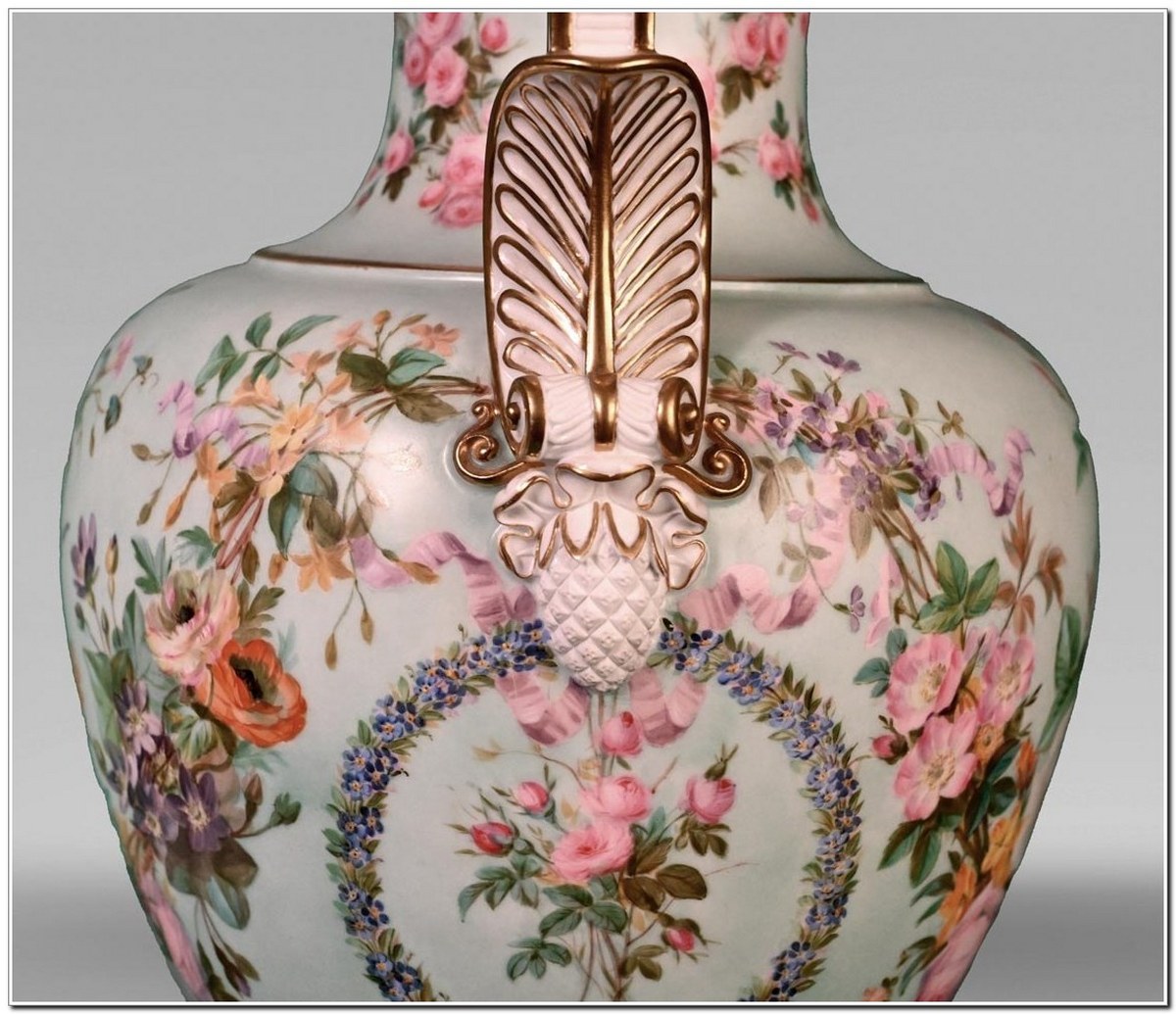 Фарфоровая ваза мануфактуры Севр периода Луи-Филиппа