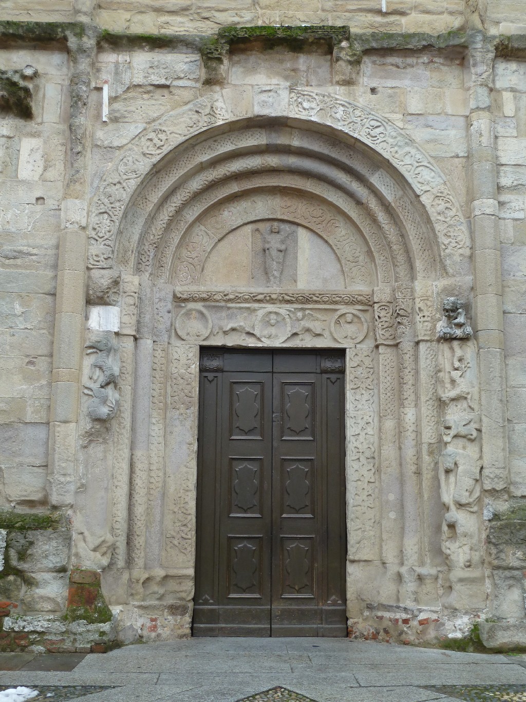 Церковь св. Михаила портал северного трансепта